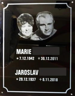 Náhrobní deska černá s portréty